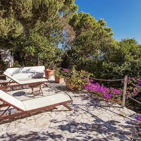 Villa Punta Rossa *